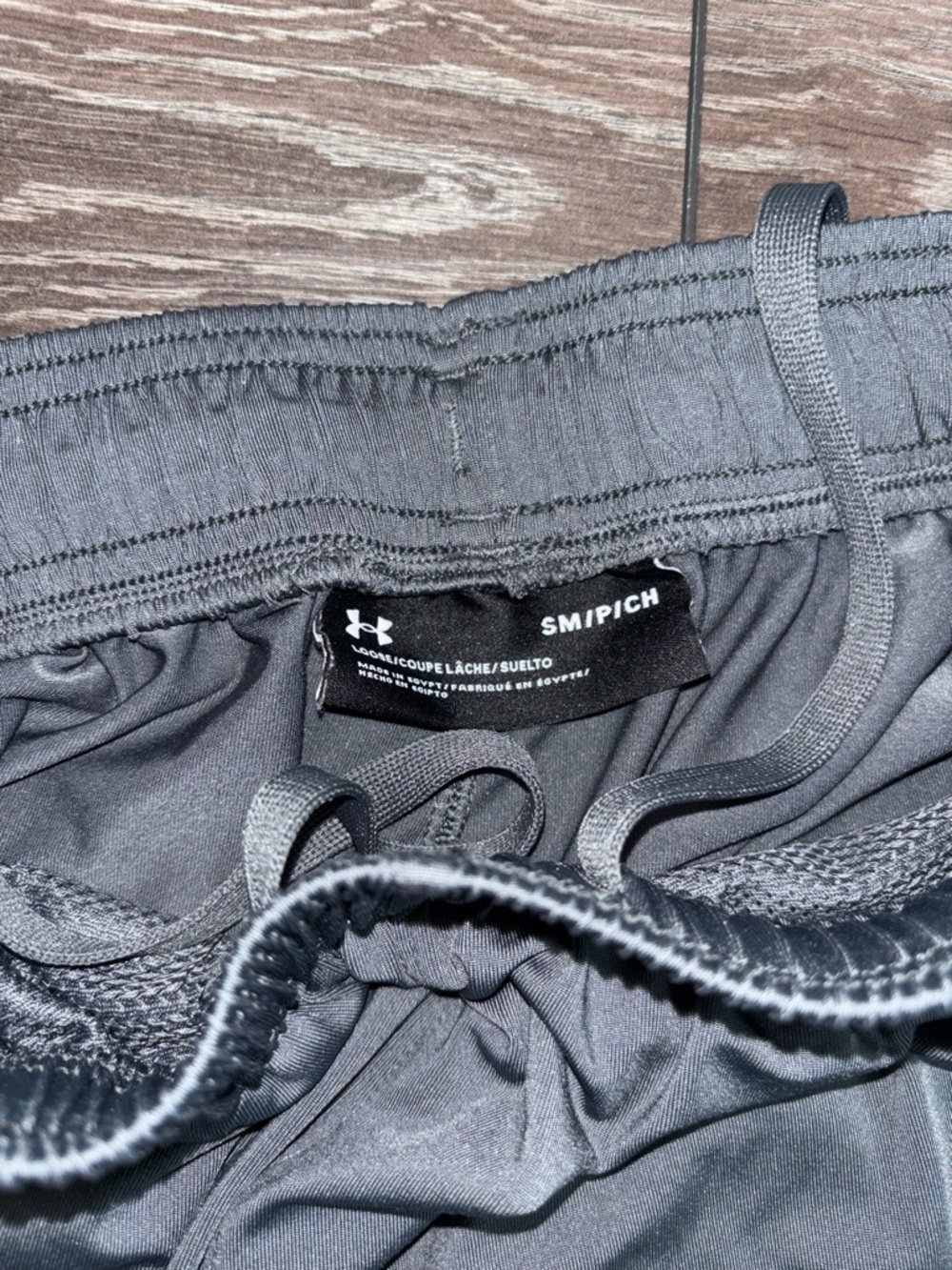 Under Armour Men’s Small Gray Athletic Shorts - Picture 2 of 3